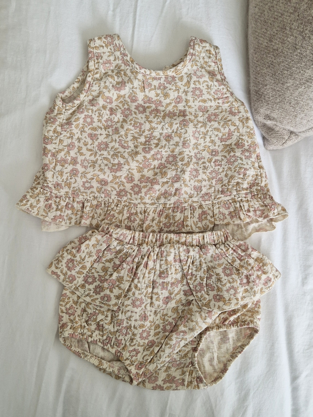 Quincy Mae Floral Ruffle Set - Cream & Pink